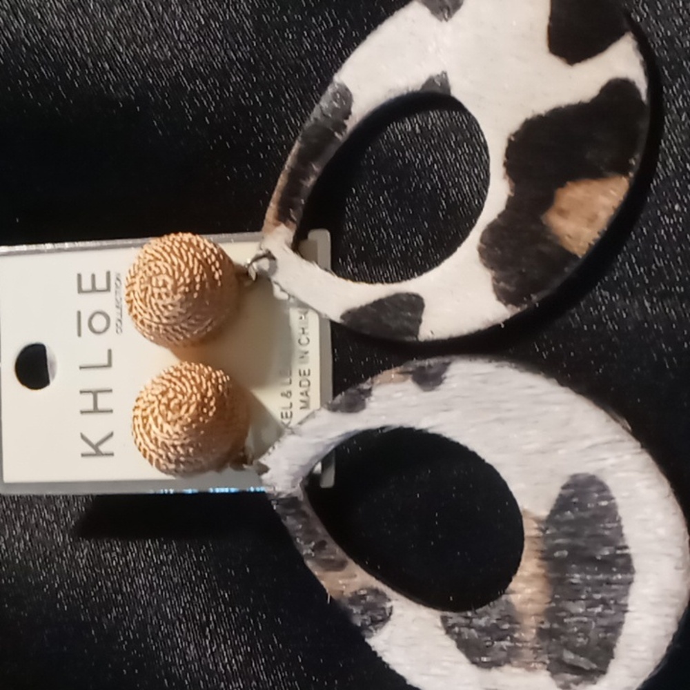 Designer Khloe earrings drop lightweight animal print nwt